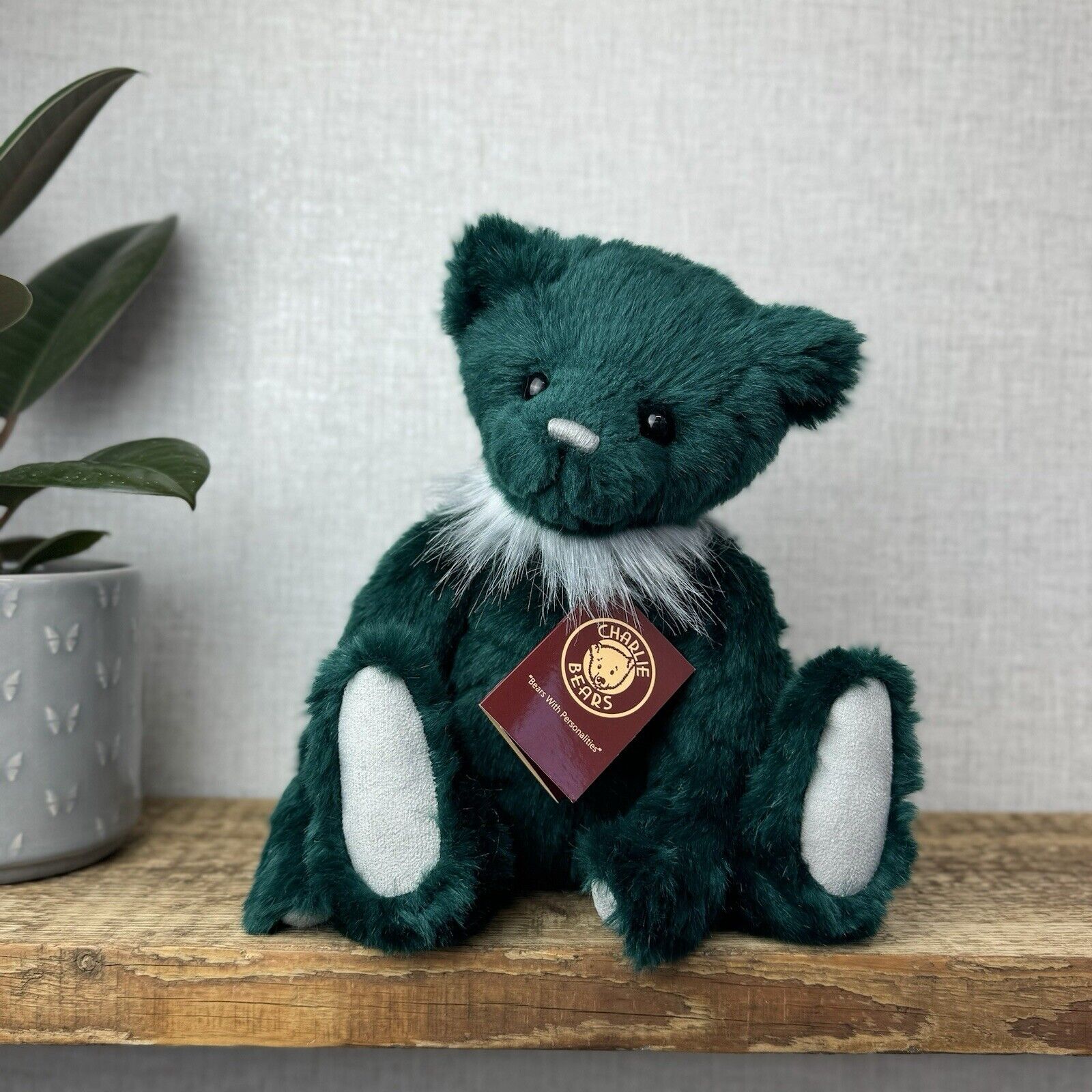 Charlie Bear Mr Cuddles - Festive Green Collectors Bear Posable - CB181715