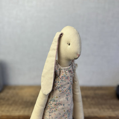 Maileg Medium Bunny 2016 - ID 16-3200-00 - Floral Set Rabbit Retired - 18”/51cm