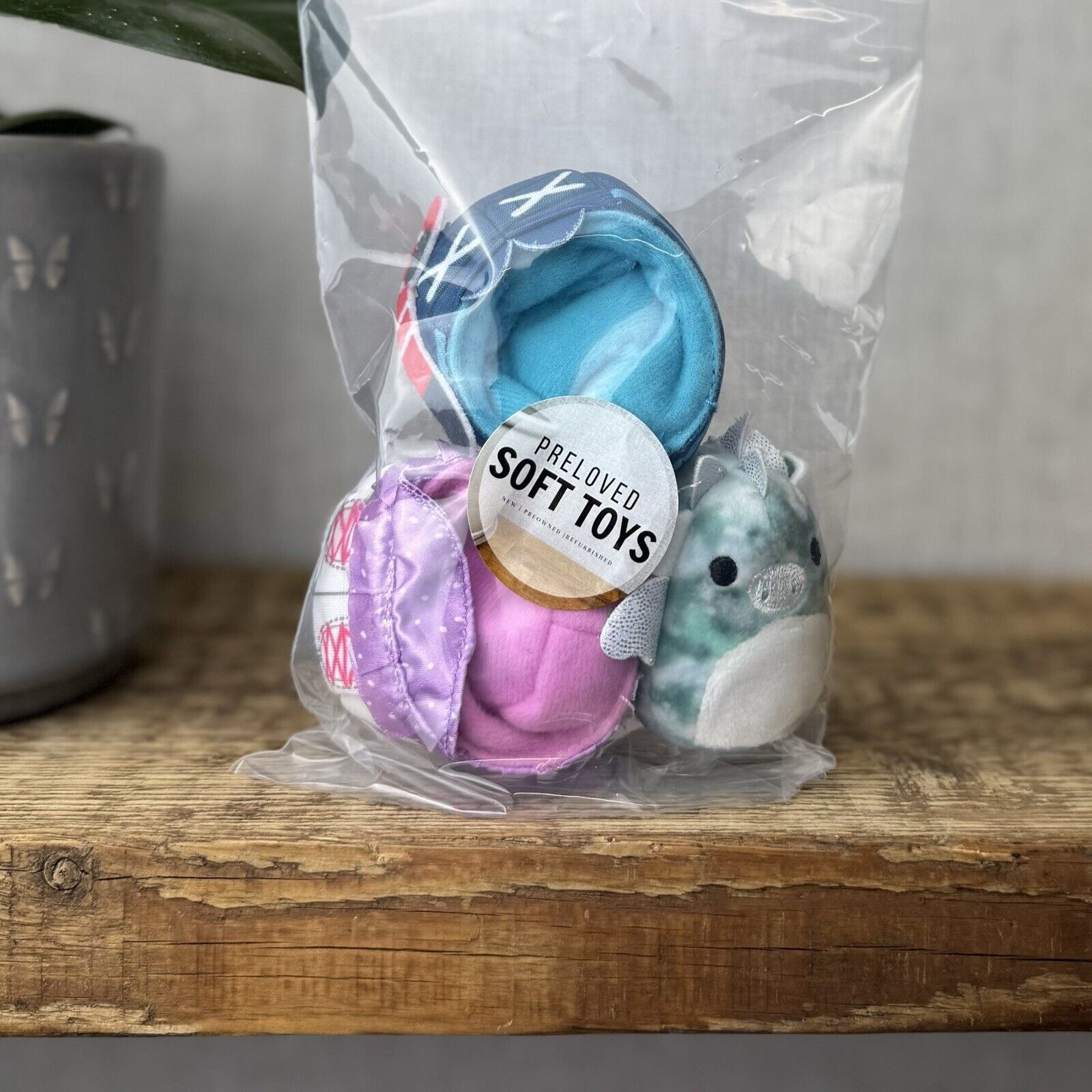 Squishmallow Squishville On Ice Accessory Set - Will Grey/Silver Dragon 2"