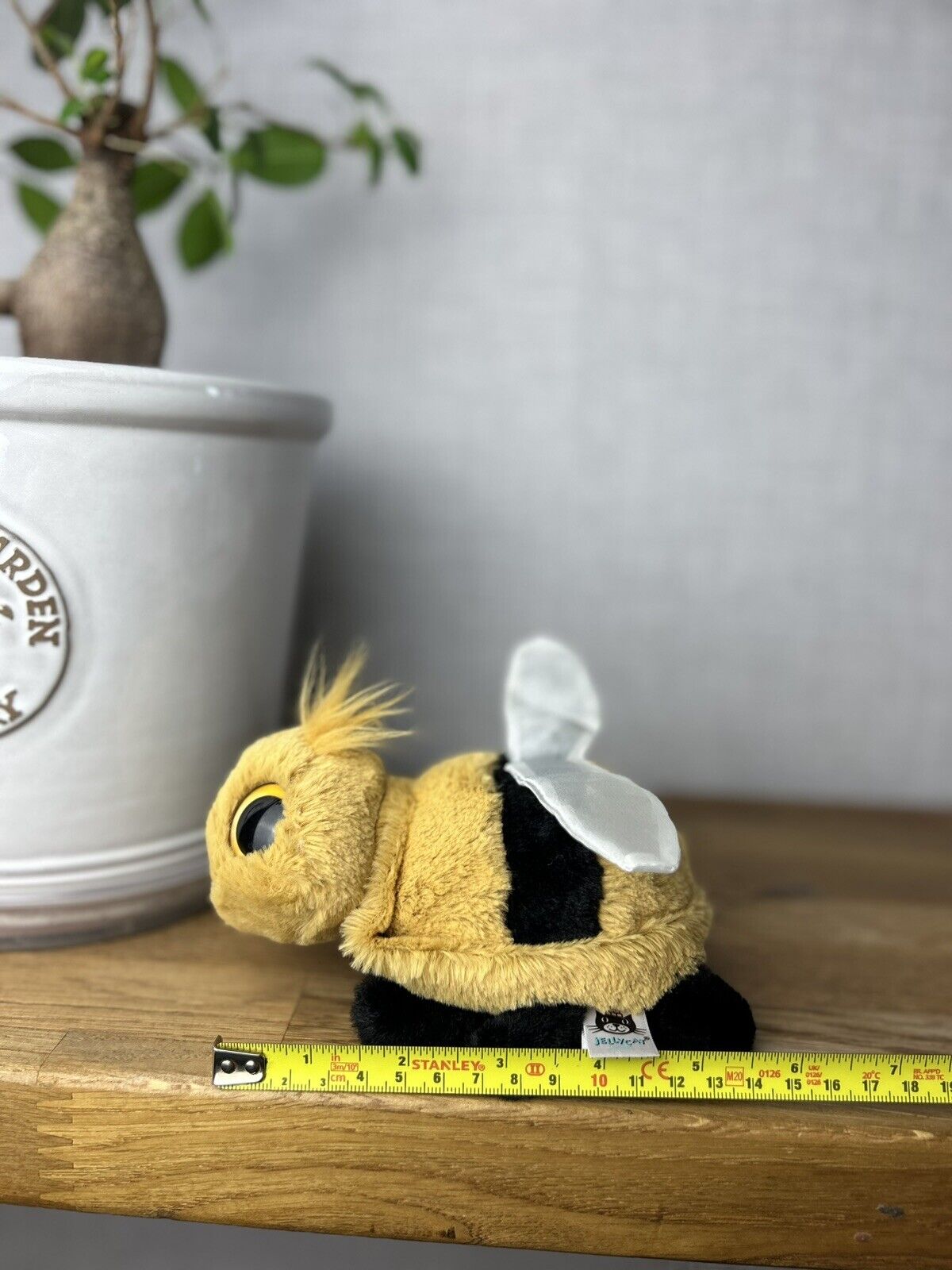 Jellycat Frizzles Bee - Jellycat Small Bee  - Frizzles - Big Eye Bee Bug Small