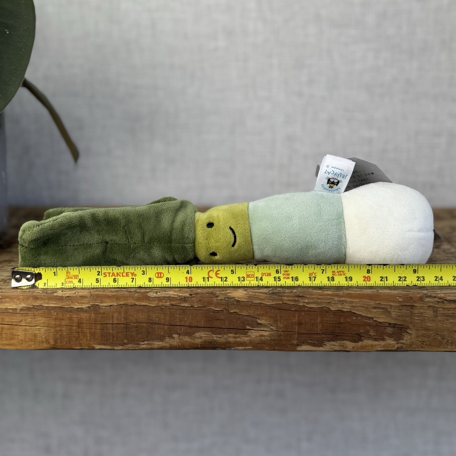 Jellycat Vivacious Veg Leek - Small Green Velour Beanie Vegetable Play 10"