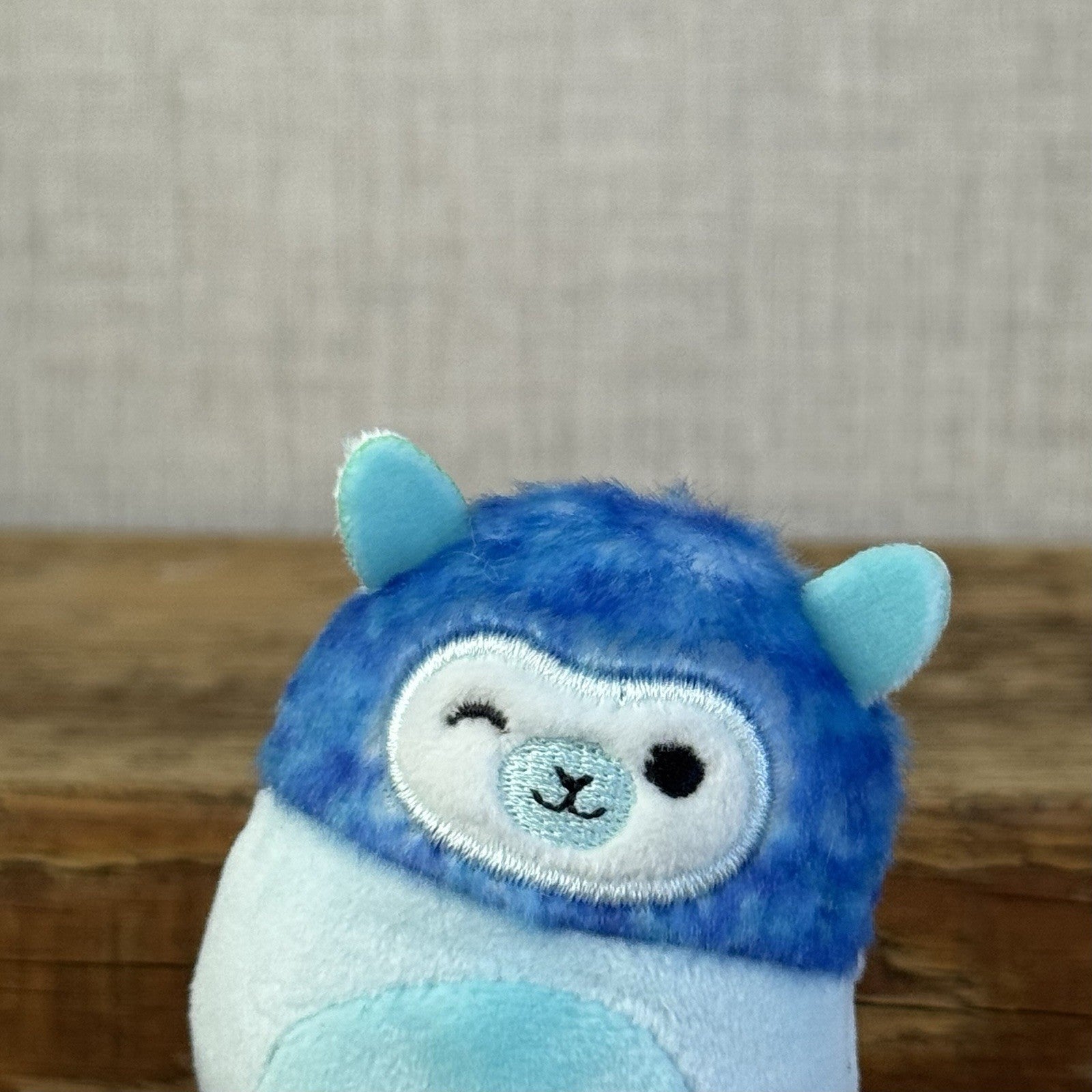 Squishmallow Squishville - Aarin Alpaca Blue Fluffy Wink  (Multi Buy Discount)