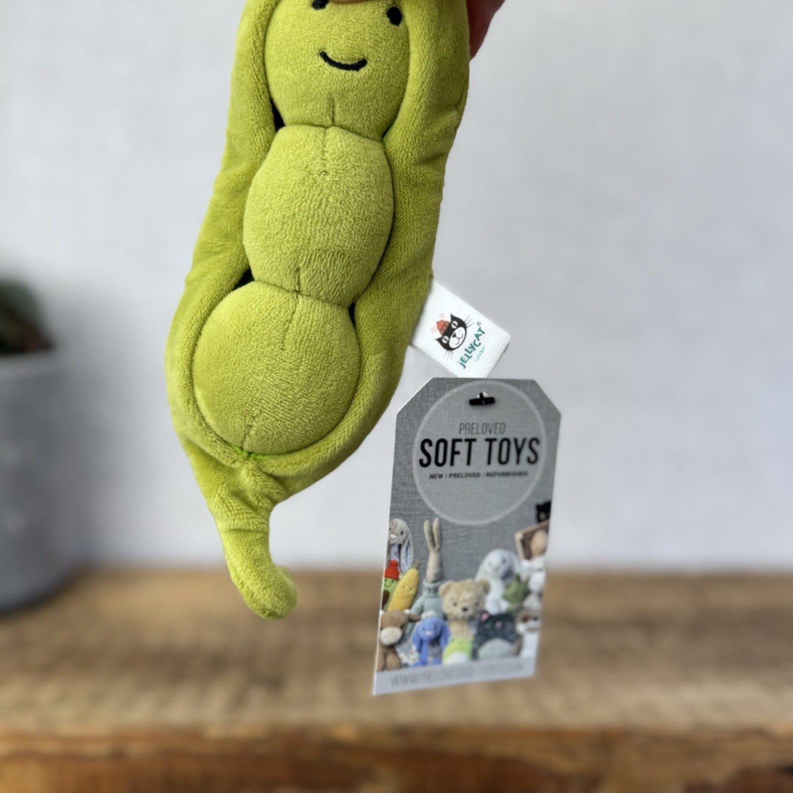 Jellycat Vivacious Pea Pod - Beanie Vegetable Soft Toy - Play Food Soft Toy 8"