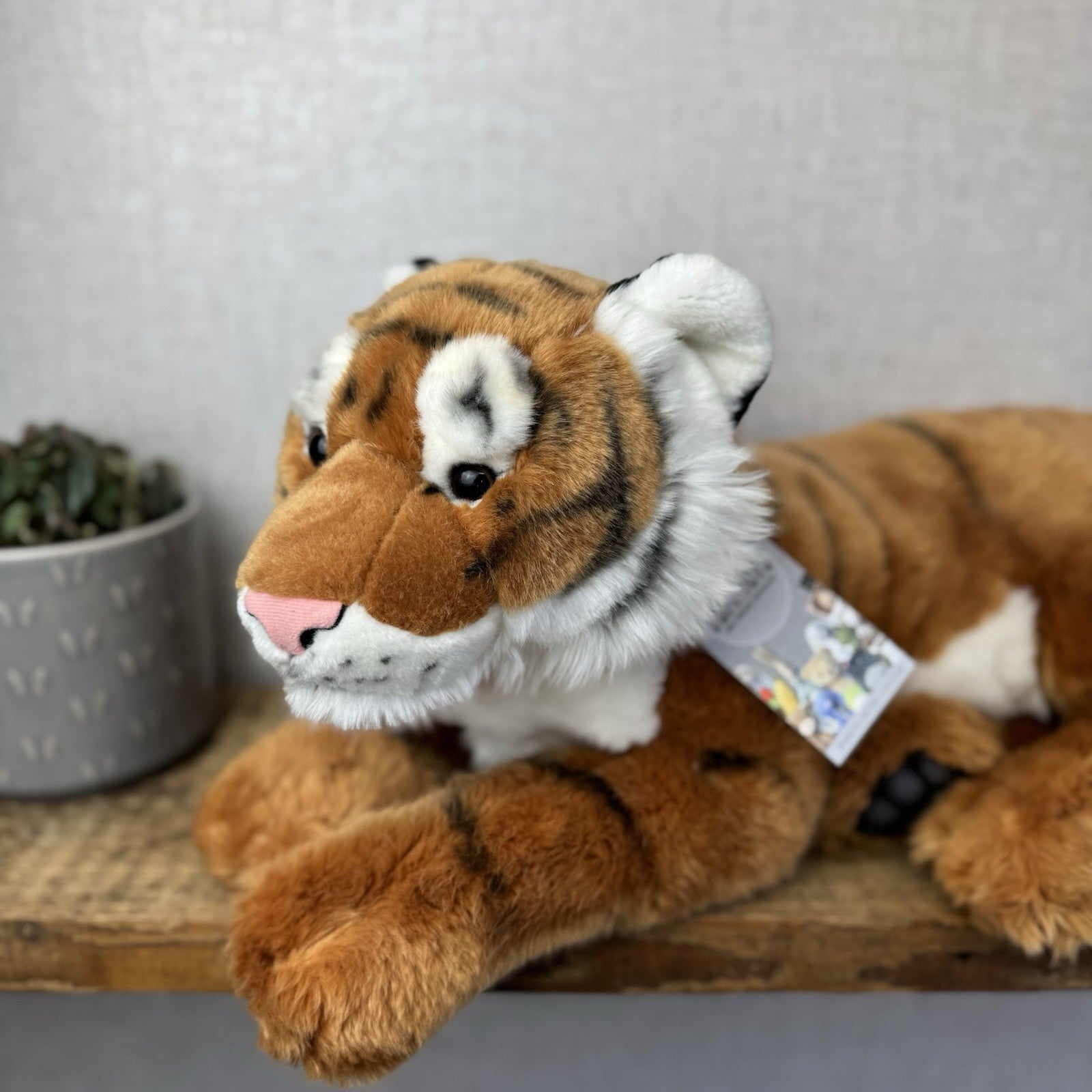 FAO Schwarz Tiger 2018 - Large Lifelike Tiger Beanie Plush Large Pristine NWOT 