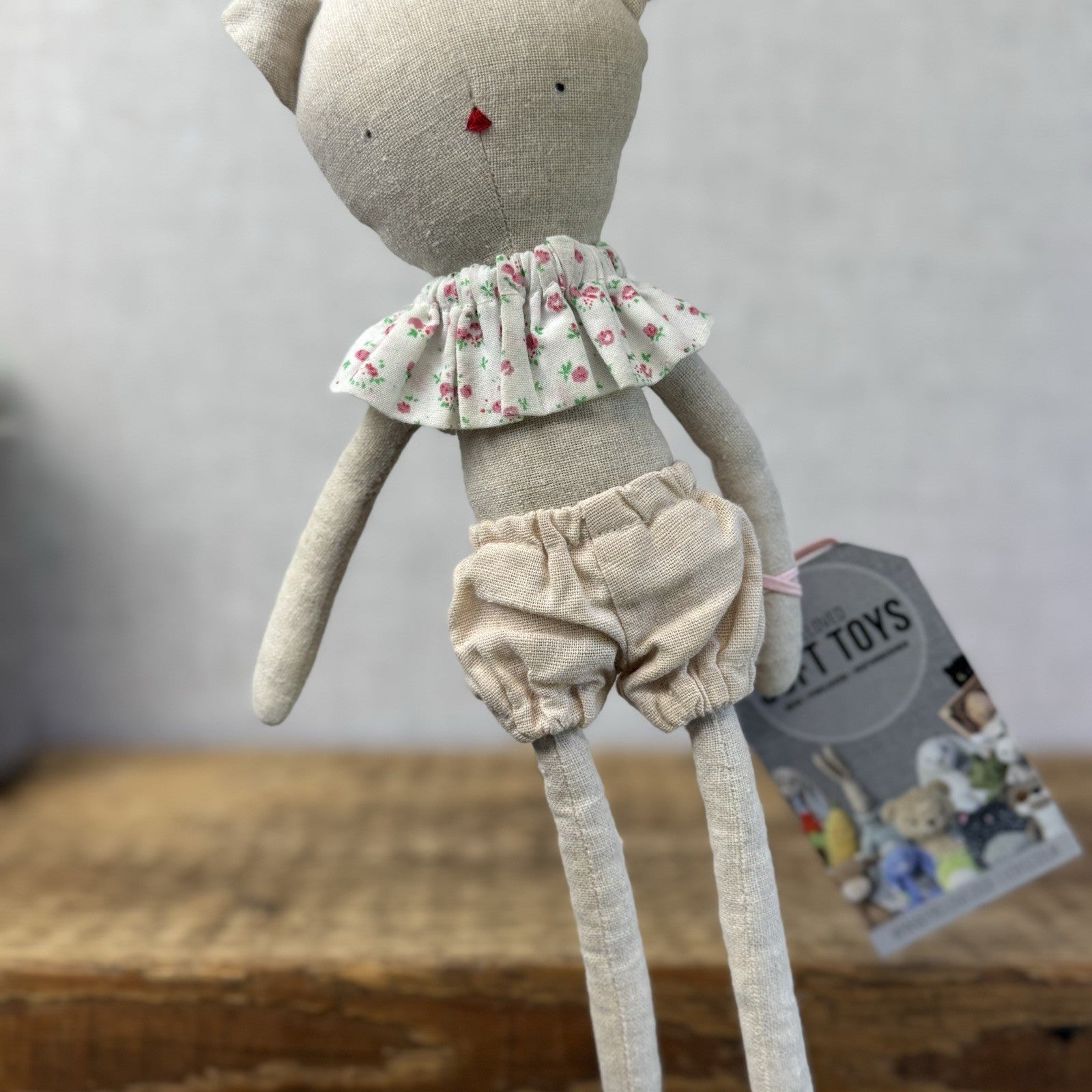 Mini Pickles Kitten - Small Linen Kitten In Shorts & Frilly Neck Piece 9"