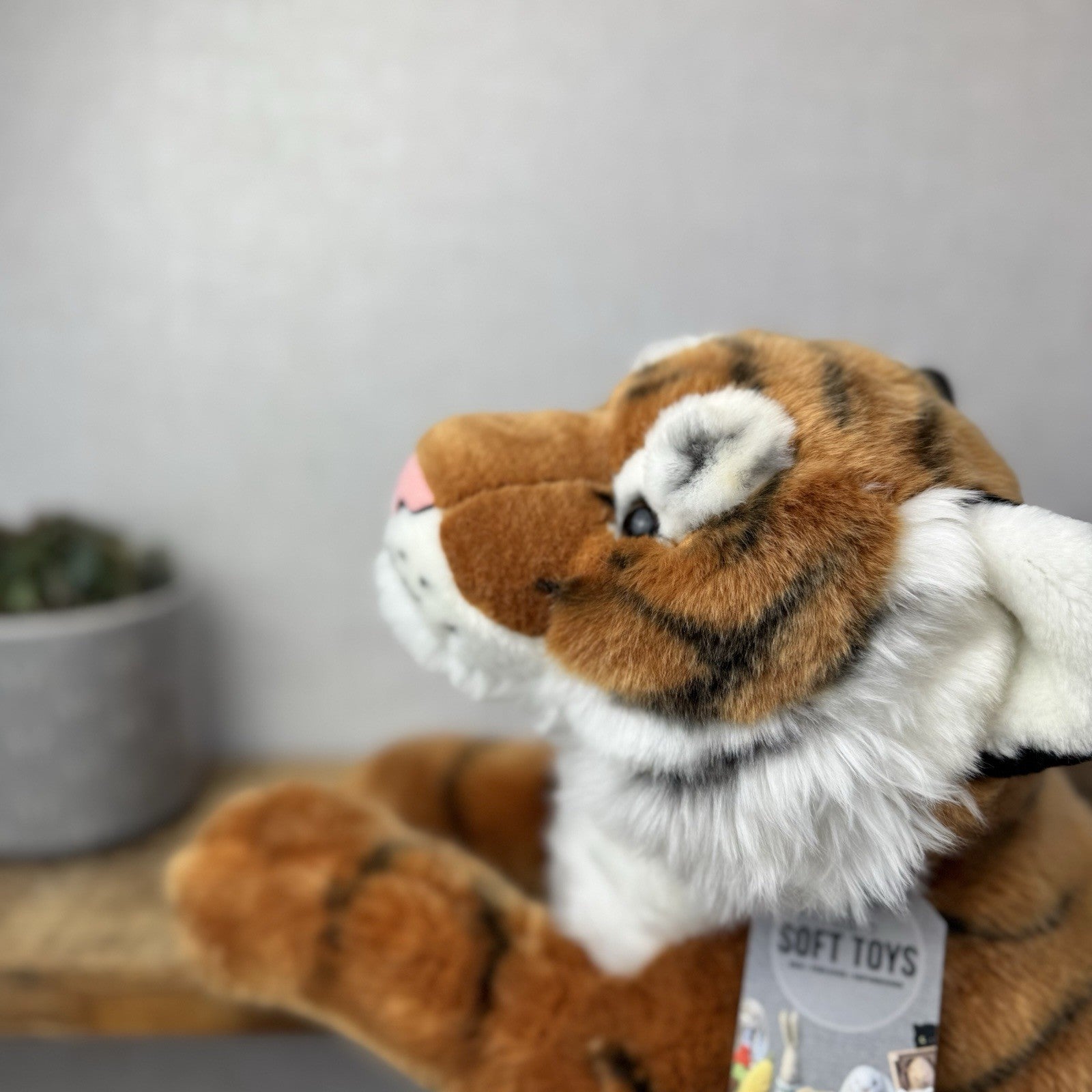 FAO Schwarz Tiger 2018 - Large Lifelike Tiger Beanie Plush Large Pristine NWOT 