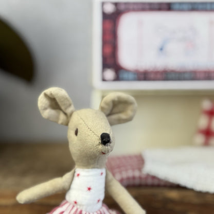 Maileg Retired Big Sister Mouse In Matchbox 2013 - Painted Nose, Red Mouth Rare