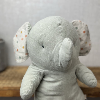 Maileg Safari Friends Medium Elephant - Iron Grey - Grey Beanie Linen Elephant