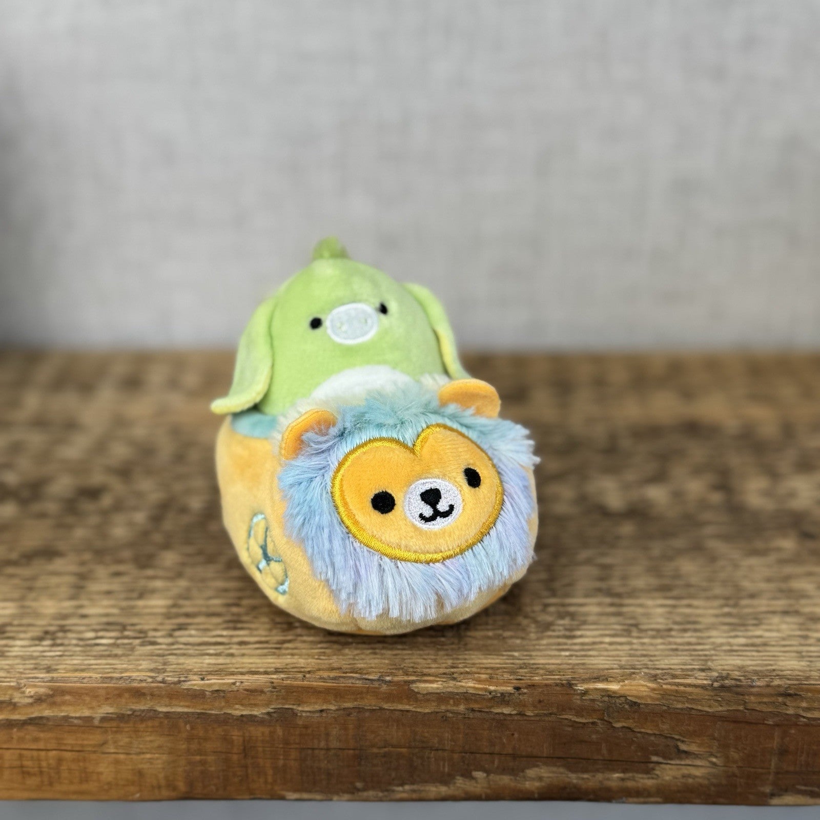 Squishmallow Squishville - Juniper SV Vehicle Green Donkey In Lion Car Play Set