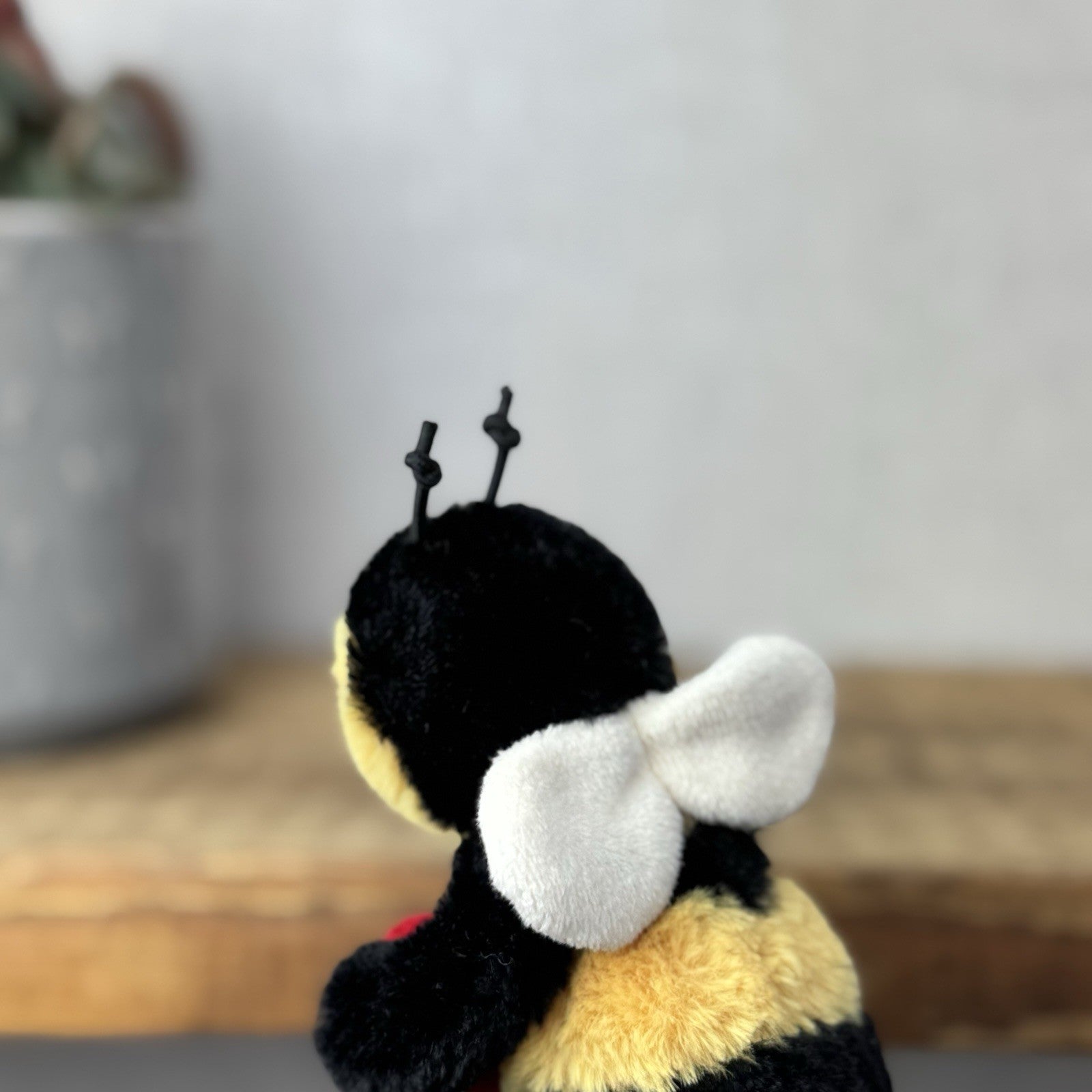 Jellycat Tiny Bumble Bee Holding A Heart - Tiny Bee NWOT - Rare Retired 5"