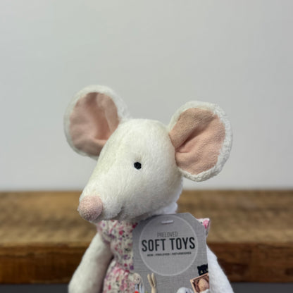 The little white company - Myrtle Mouse