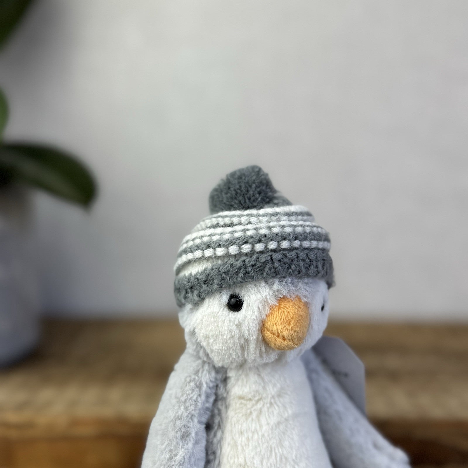 Jellycat Bashful Grey Bobble Hat Penguin - Small Retired Light Grey Penguin 8”