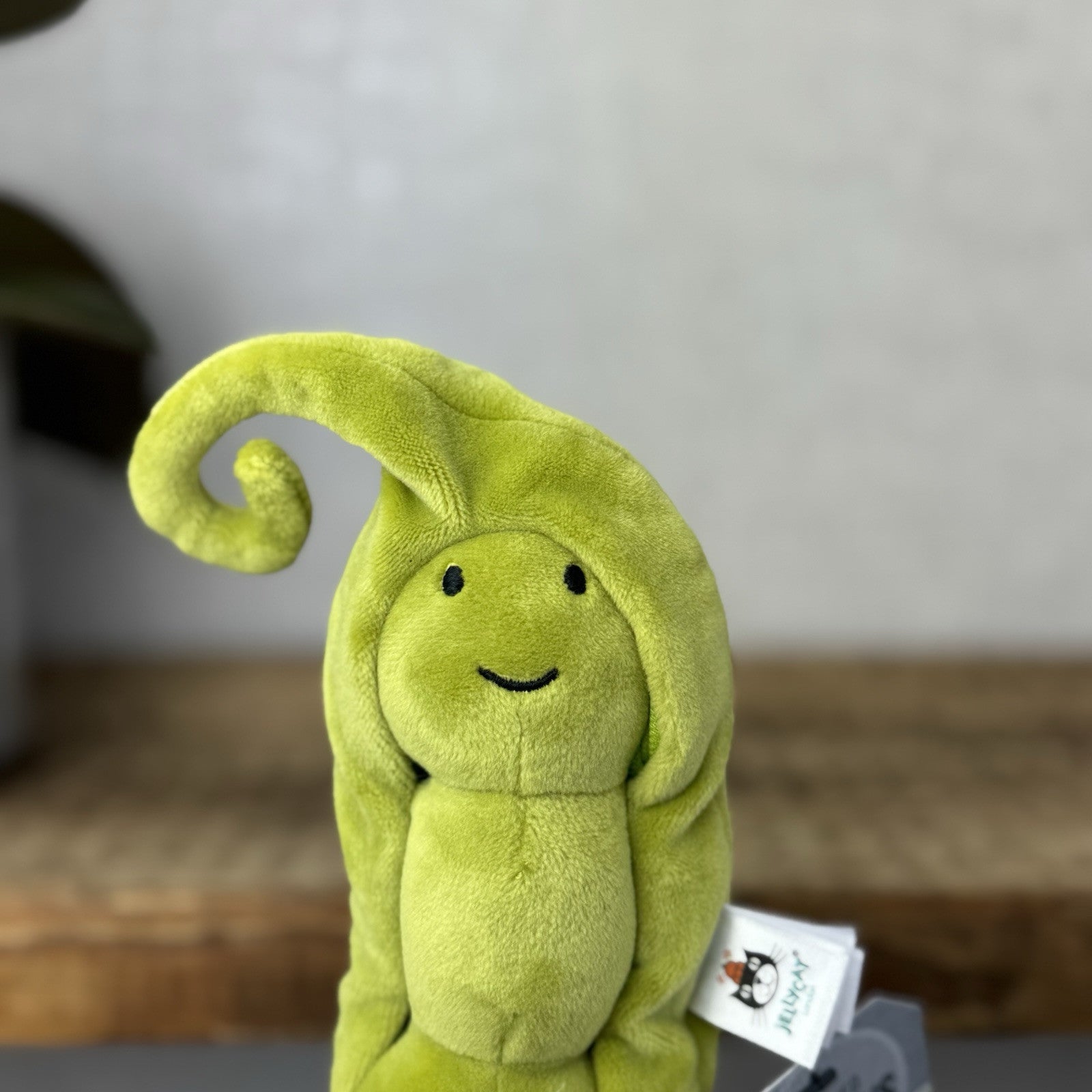 Jellycat Vivacious Pea Pod - Beanie Vegetable Soft Toy - Play Food Soft Toy 8"