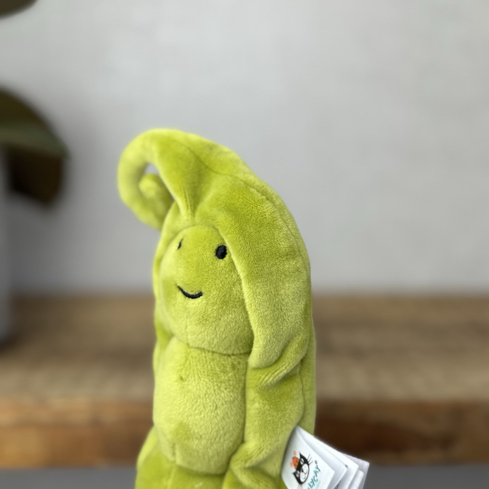 Jellycat Vivacious Pea Pod - Beanie Vegetable Soft Toy - Play Food Soft Toy 8"