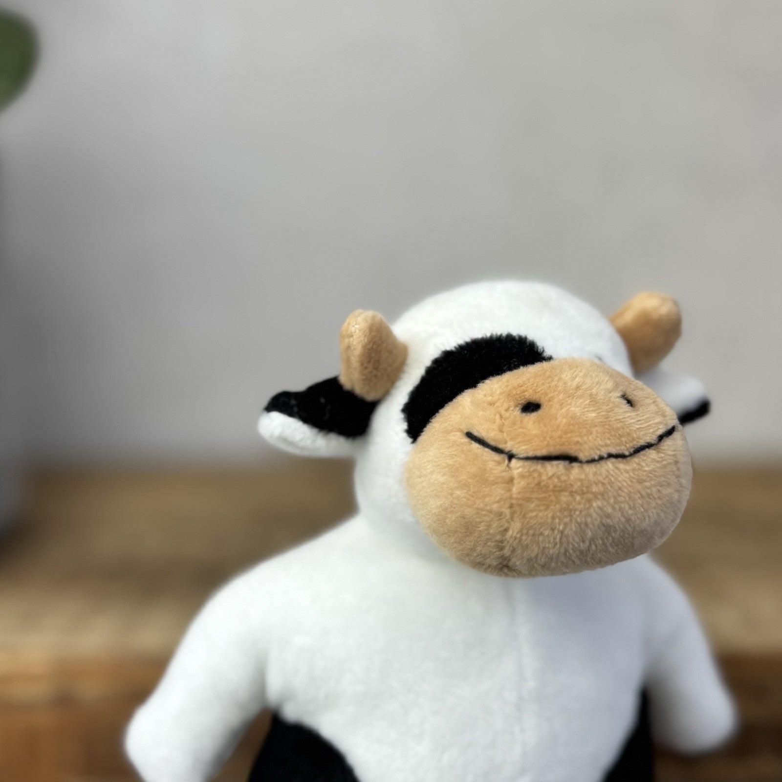 Beverly Hills Bakery X Jellycat Collaboration - Cuddly Cow Beanie - New Tags 5"
