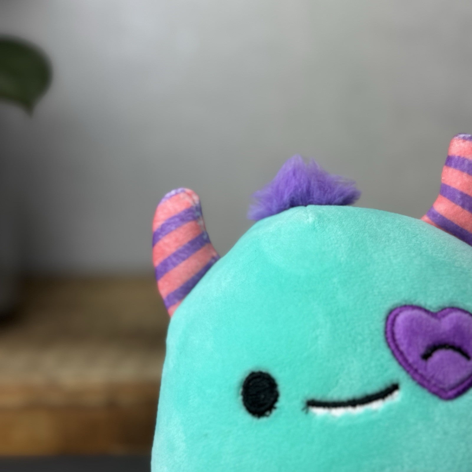 Squishmallow Leon The Love Monster Valentines Edition Blue/Pink 5"