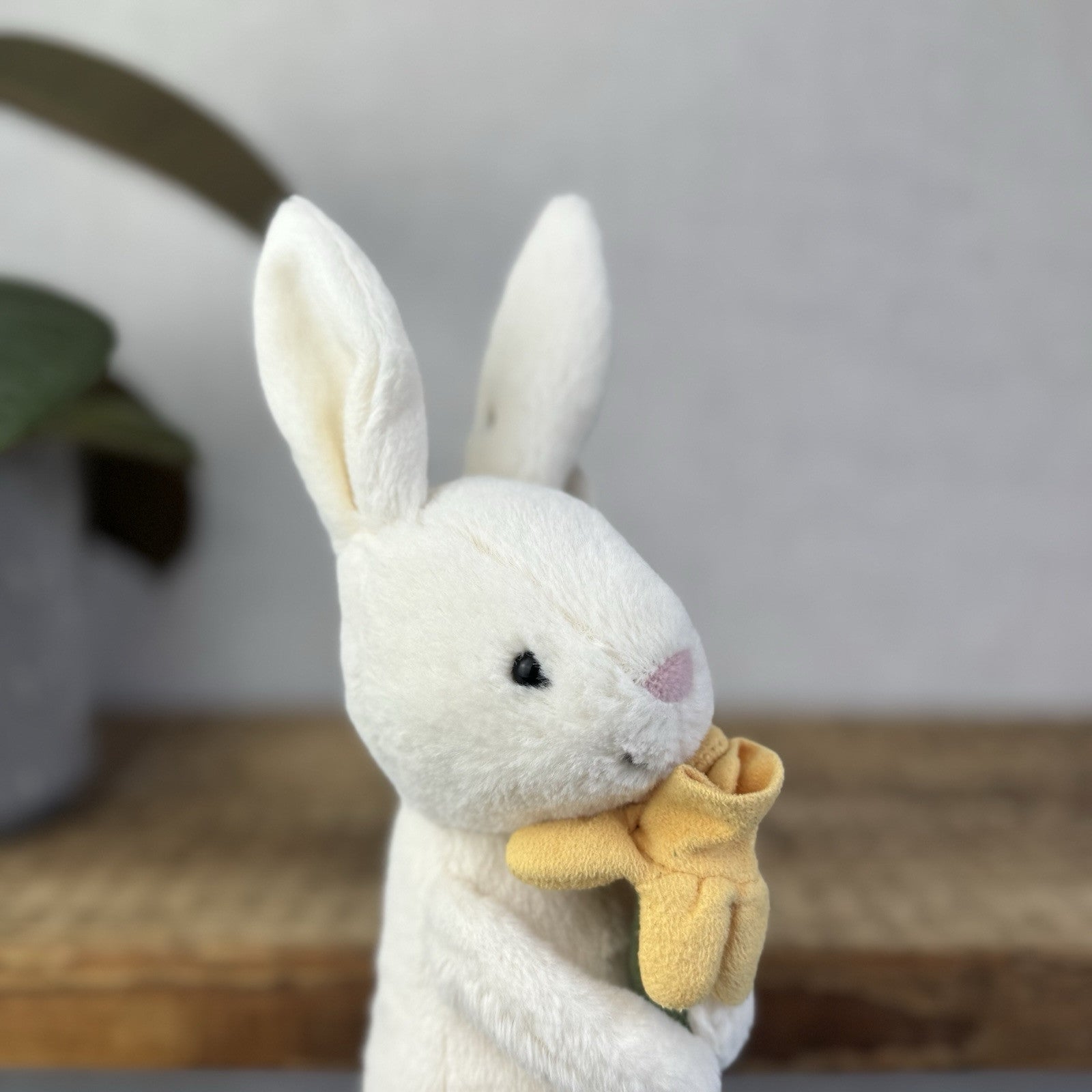 Jellycat Bobbi Bunny Rabbit With Daffodil Flower New With Tags Spring Small 8”