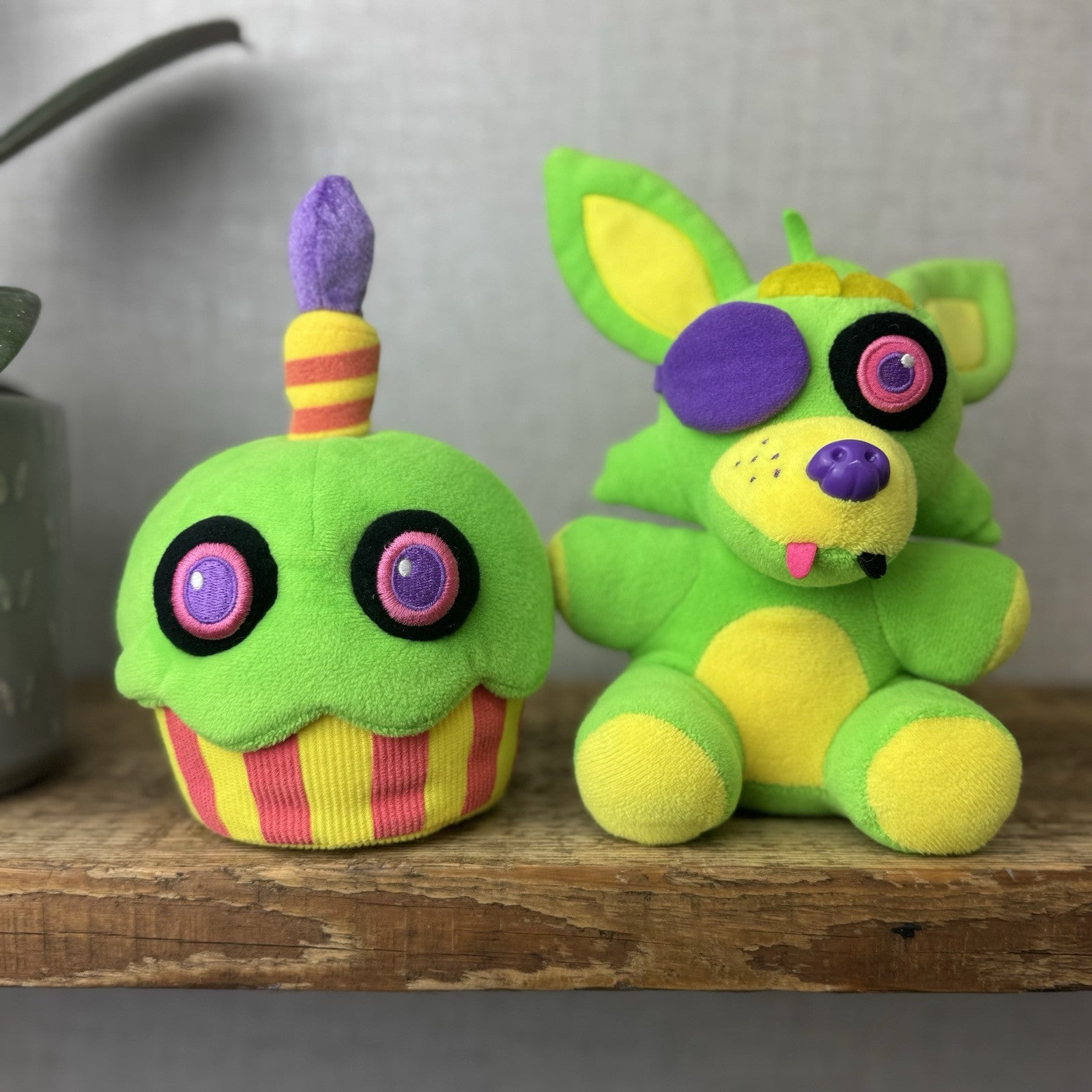 Official Five Nights at Freddys Funko Foxy & Cupcake Neon Green BlackLight 2017
