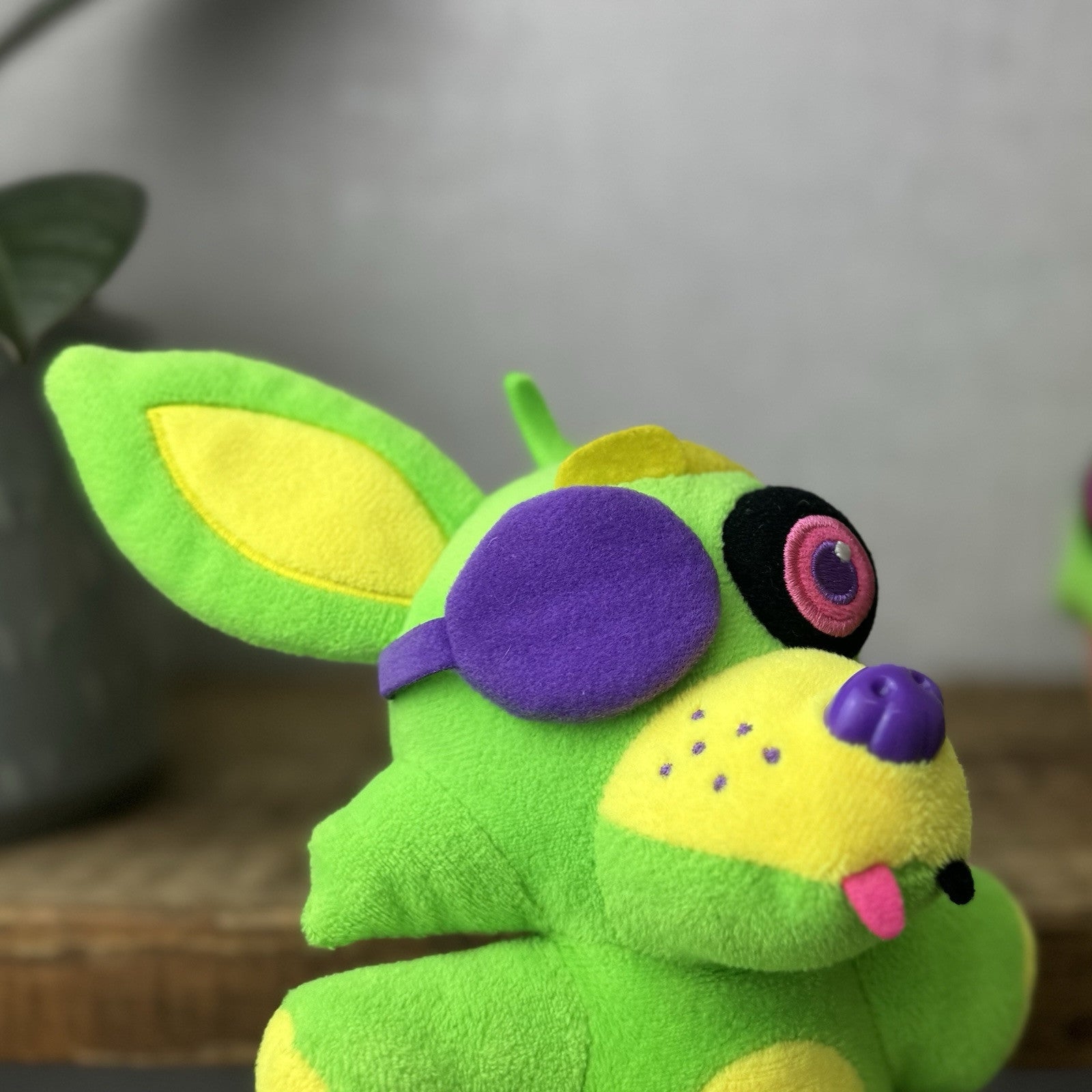 Official Five Nights at Freddys Funko Foxy & Cupcake Neon Green BlackLight 2017