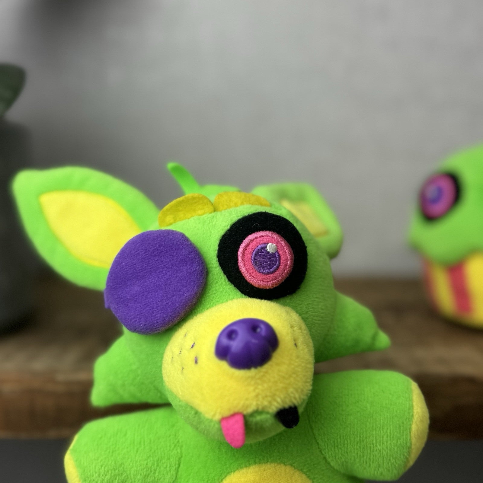 Official Five Nights at Freddys Funko Foxy & Cupcake Neon Green BlackLight 2017
