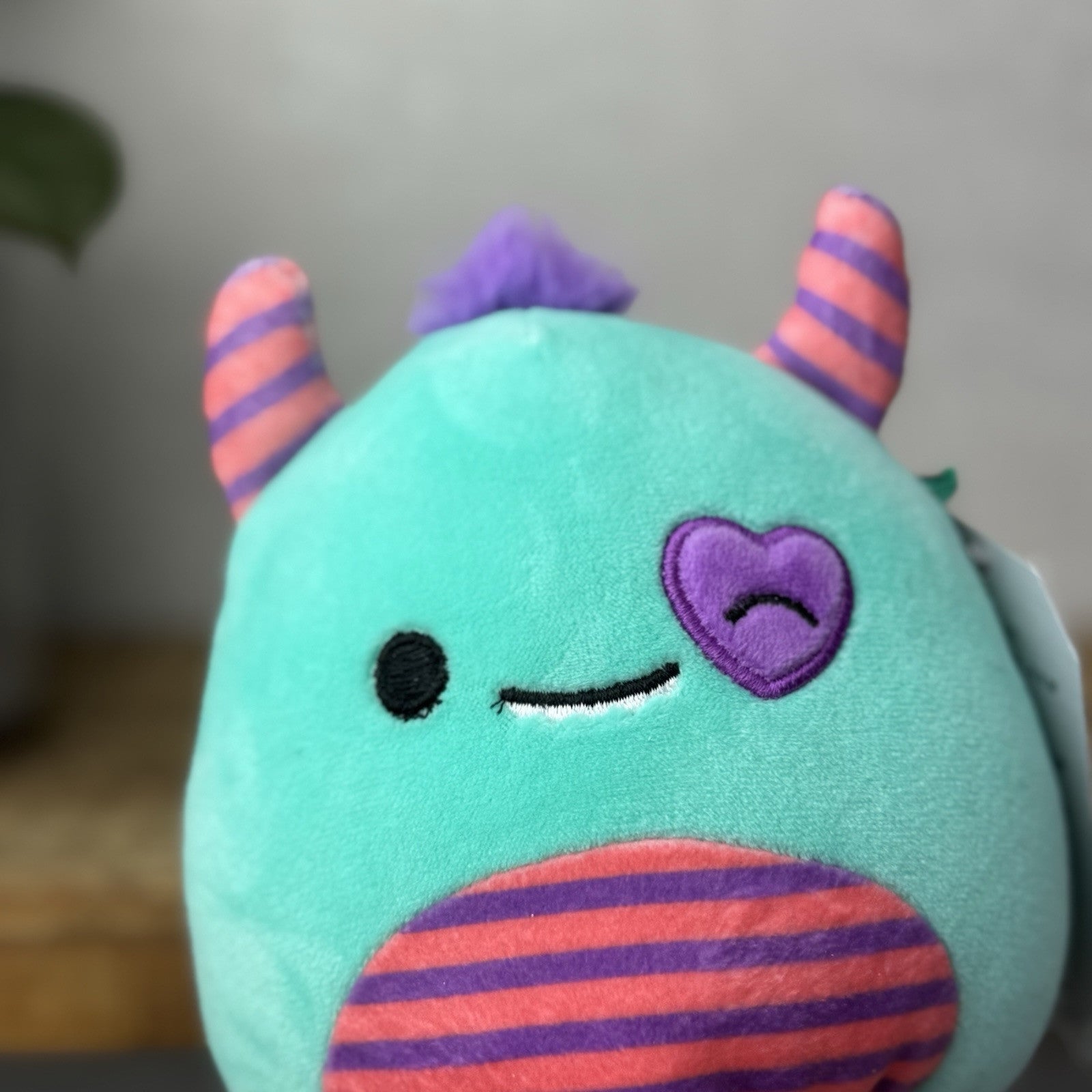 Squishmallow Leon The Love Monster Valentines Edition Blue/Pink 5"